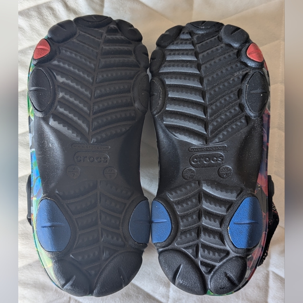 CROCS Black and Green Slippers with Mosaic Design - Picture 13 of 13